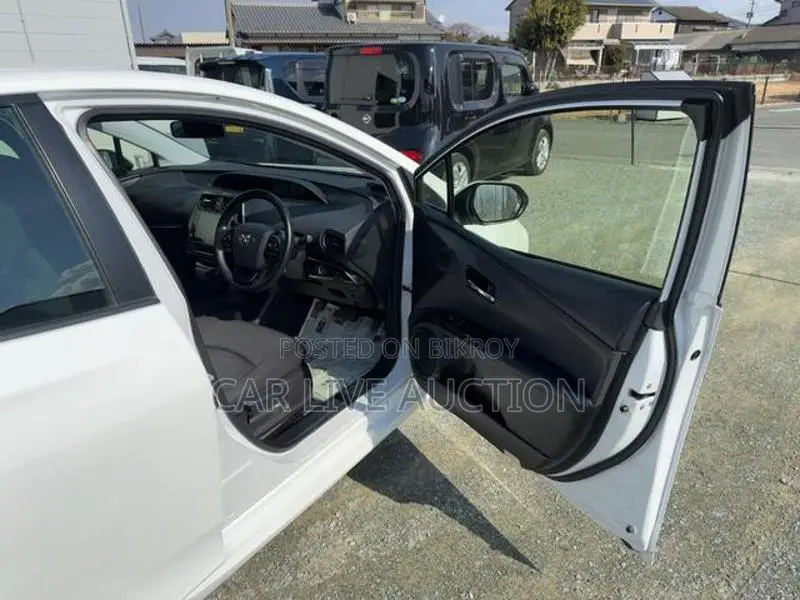 Toyota Prius HYBRID S 2021