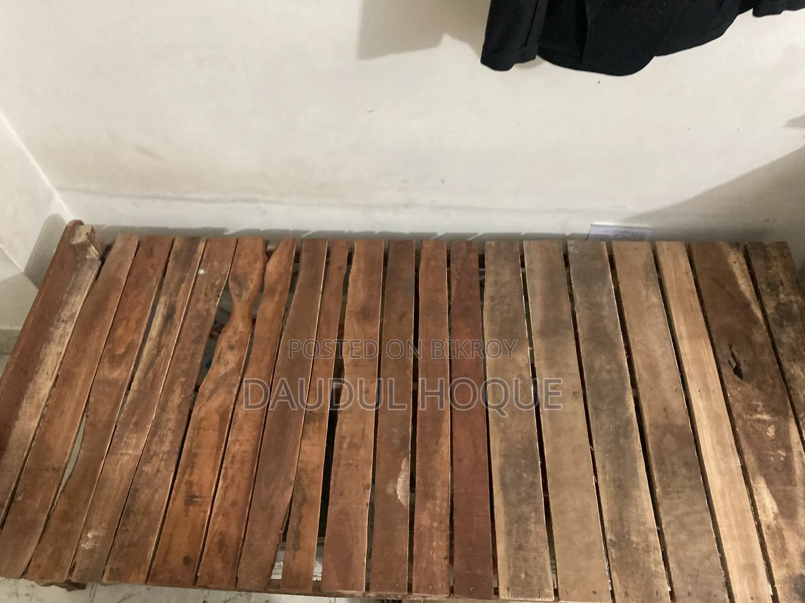 সিঙ্গেল চৌকি বিক্রি হবে।