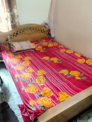 খাট ৫/৭ ফুট, ১বছর ইউজ হয়েছে ১৫বছরের গ্যারান্টি।