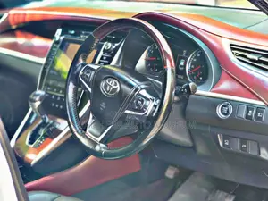 Toyota Harrier Premium 2015