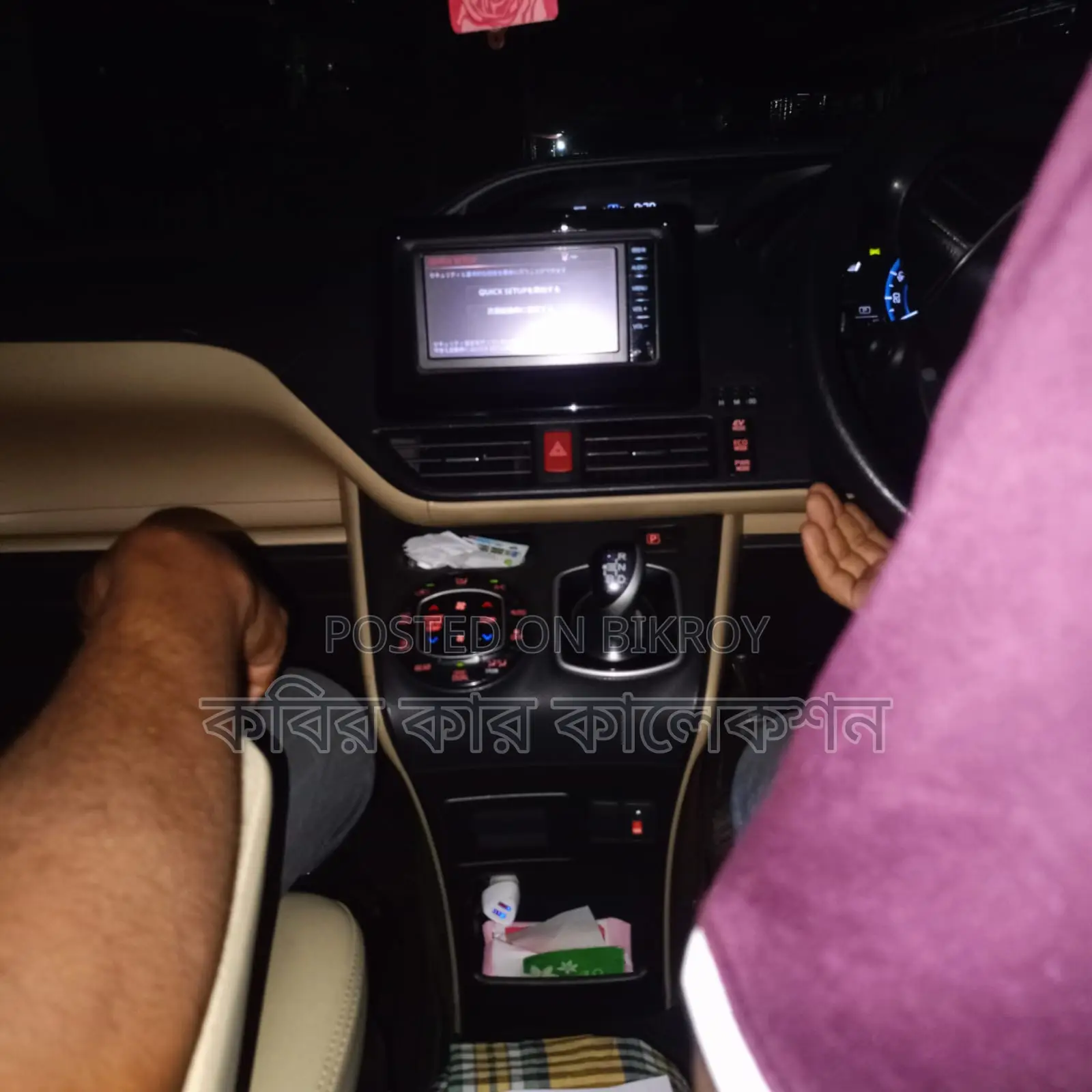 Toyota Noah hybrid 2014