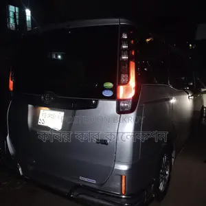Toyota Noah hybrid 2014