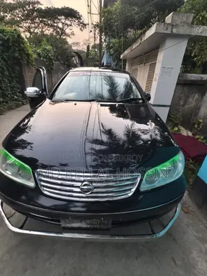 Nissan . 2005