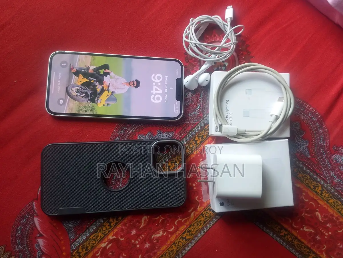 Apple iPhone 13 . (Used)