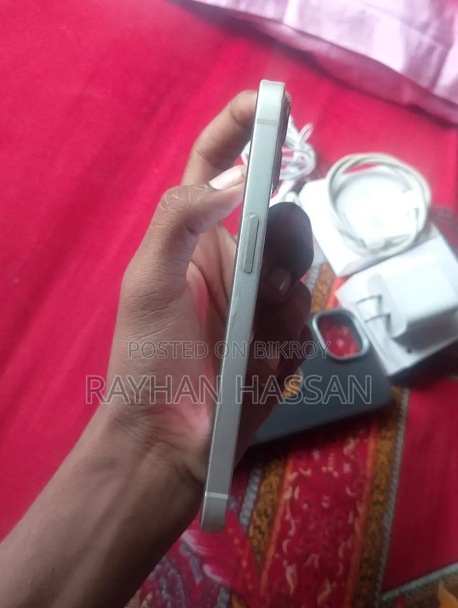 Apple iPhone 13 . (Used)