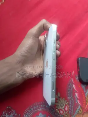 Apple iPhone 13 . (Used)