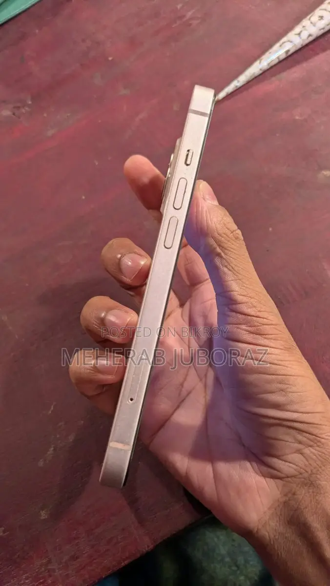 Apple iPhone 13 (Used)