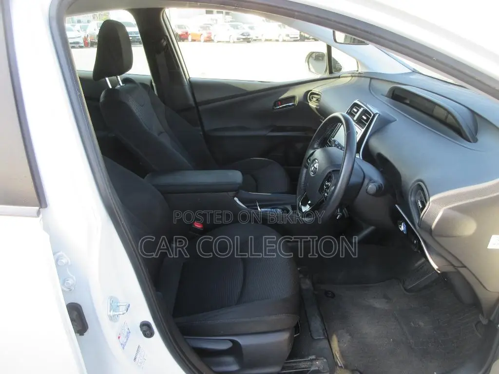 Toyota Prius S 2021