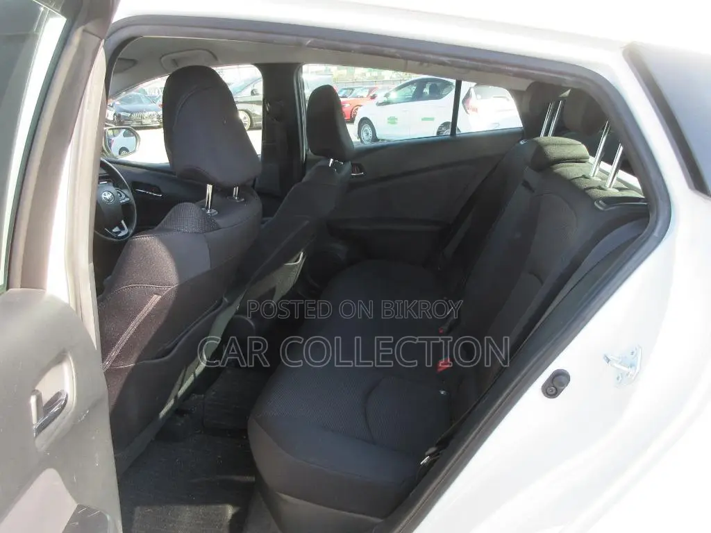 Toyota Prius S 2021