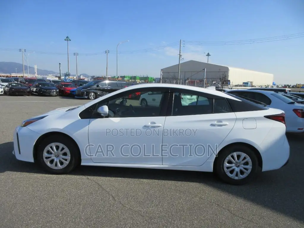 Toyota Prius S 2021