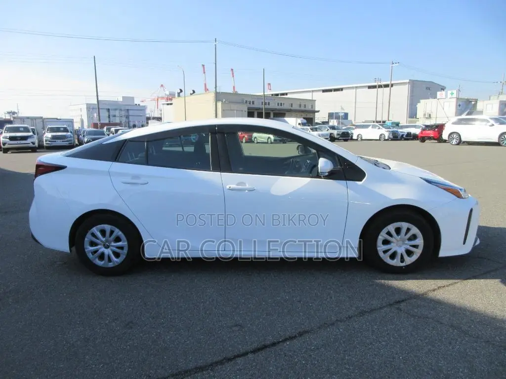 Toyota Prius S 2021