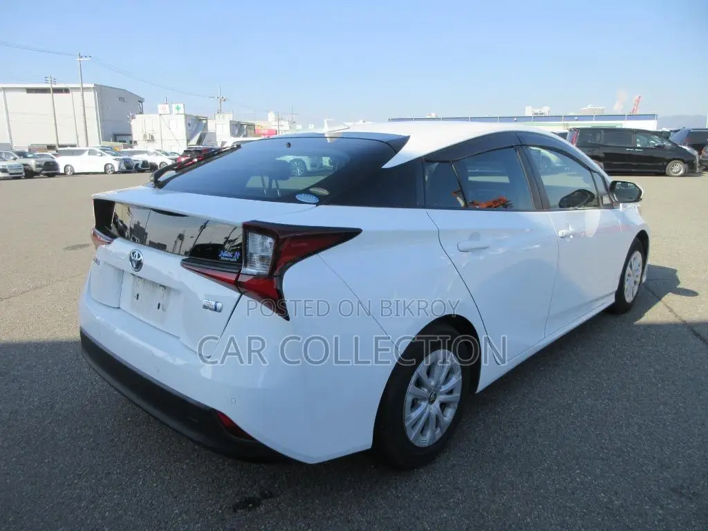 Toyota Prius S 2021