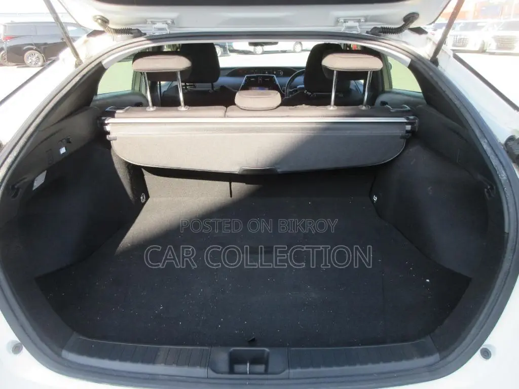 Toyota Prius S 2021