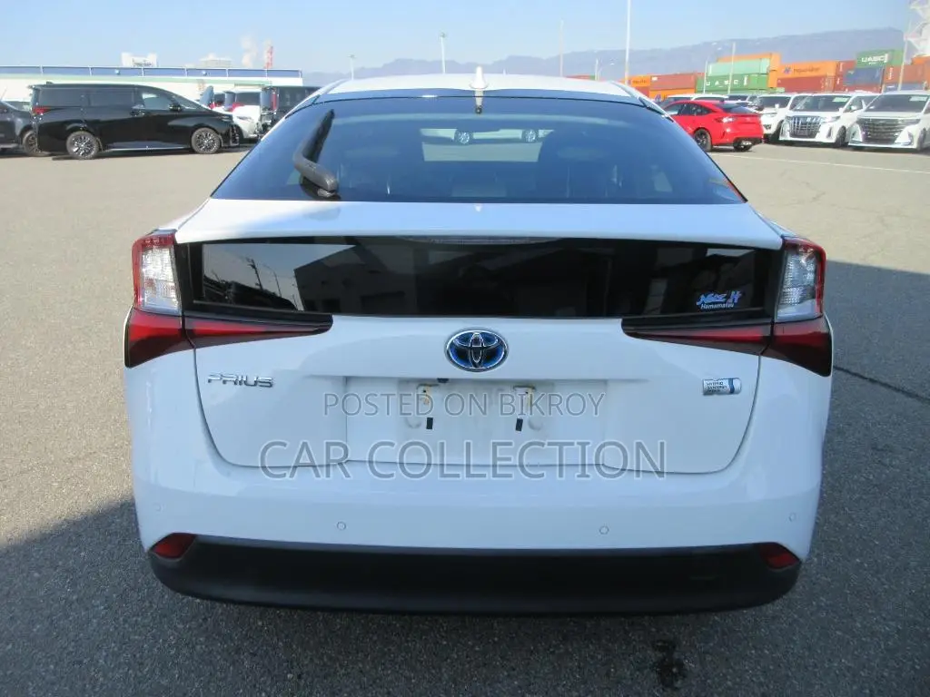 Toyota Prius S 2021