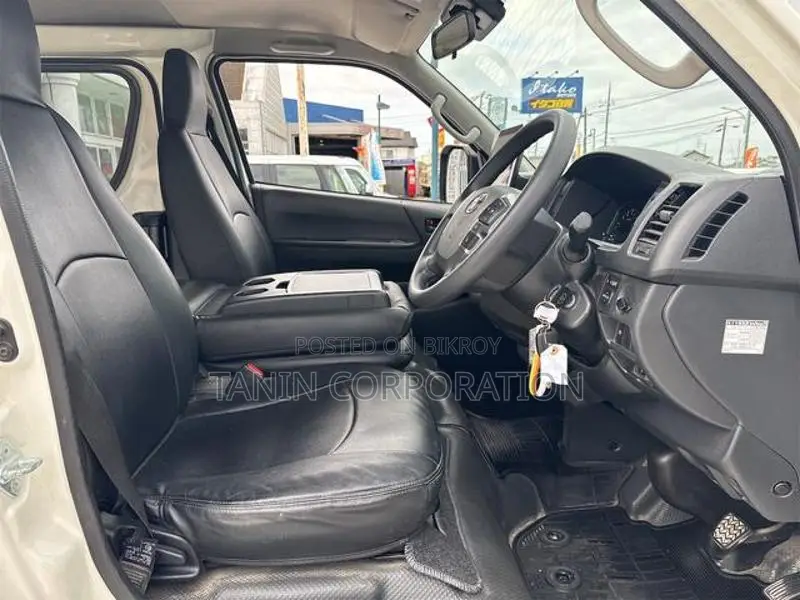 Toyota Hiace GL Dual AC 2020