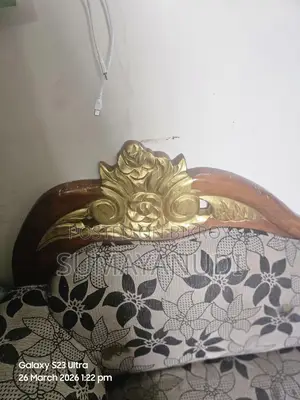 সেগুন কাঠের ডিভাইন