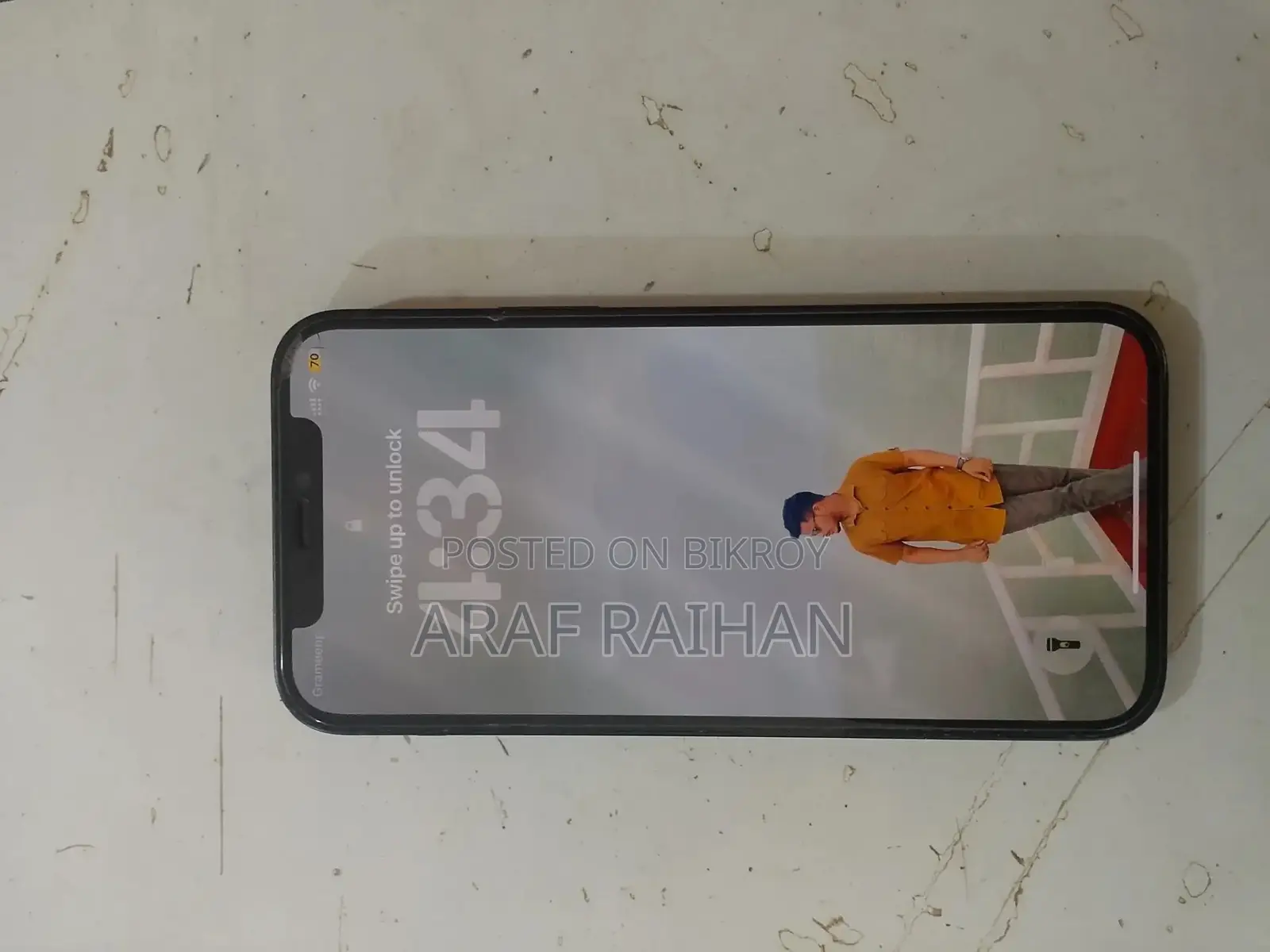 Apple iPhone 12 (Used)