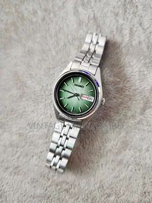 1976 LADIES SEIKO Type 2 Quartz Green Fume Dial JAPAN