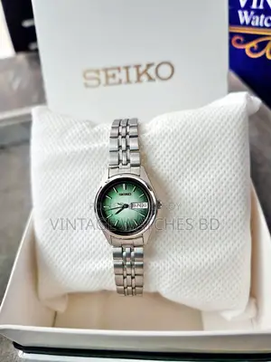 1976 LADIES SEIKO Type 2 Quartz Green Fume Dial JAPAN
