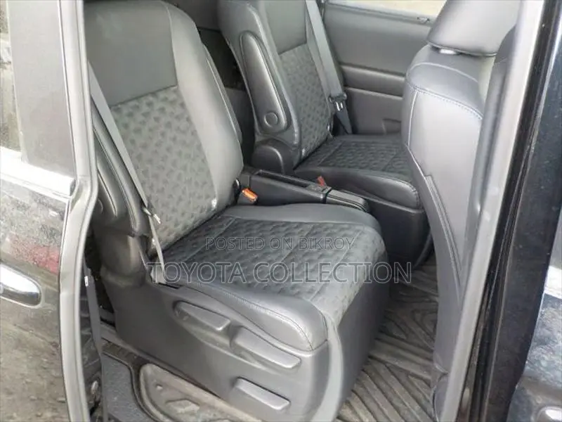 Toyota Voxy SZ HYBRID ALL OPTION 2022