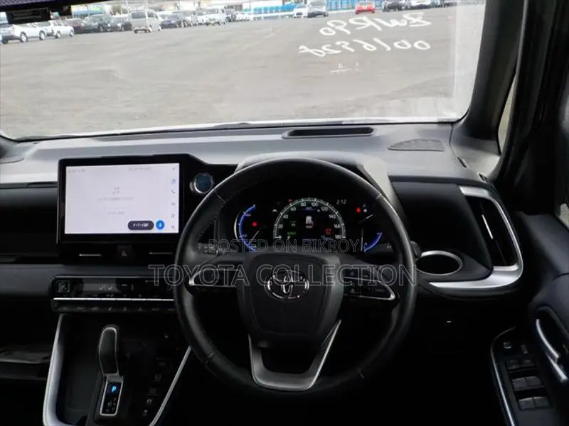 Toyota Voxy SZ HYBRID ALL OPTION 2022