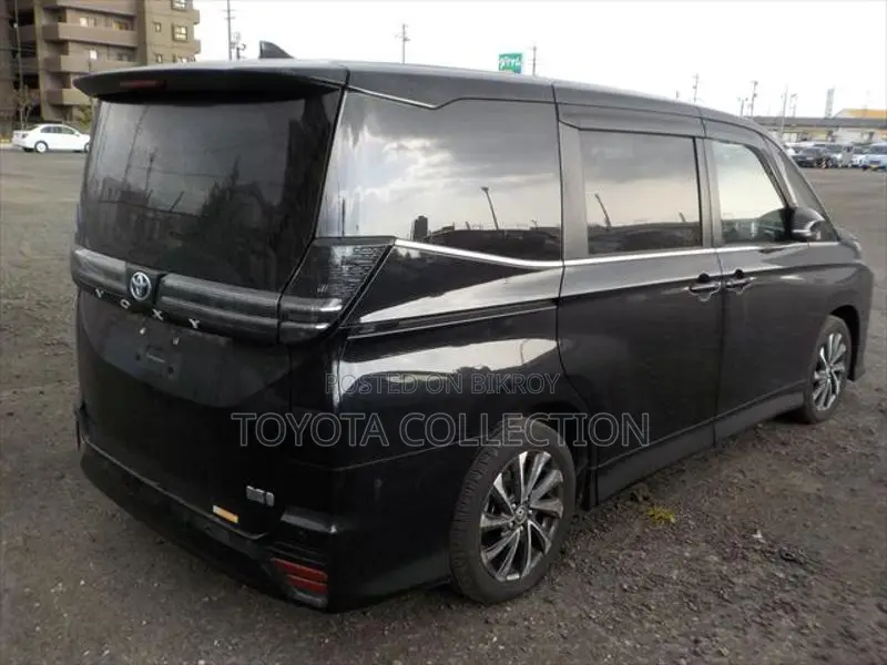 Toyota Voxy SZ HYBRID ALL OPTION 2022