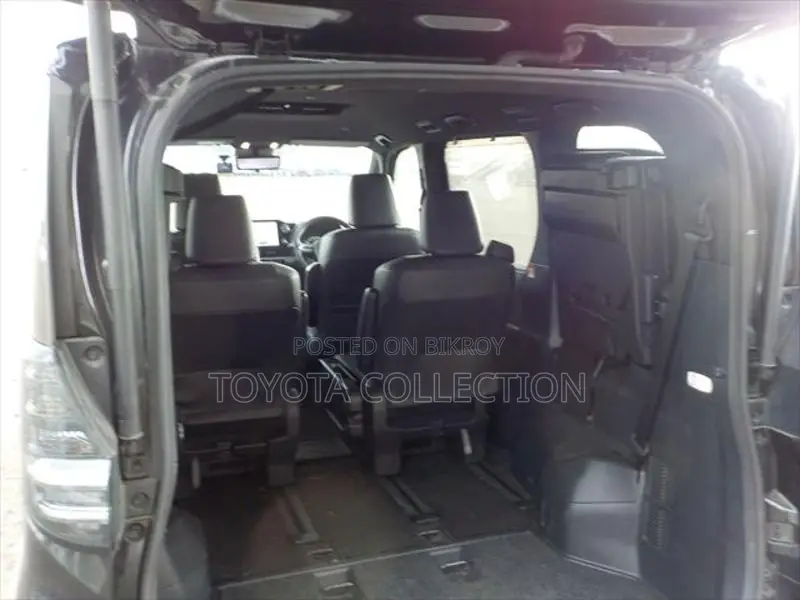Toyota Voxy SZ HYBRID ALL OPTION 2022