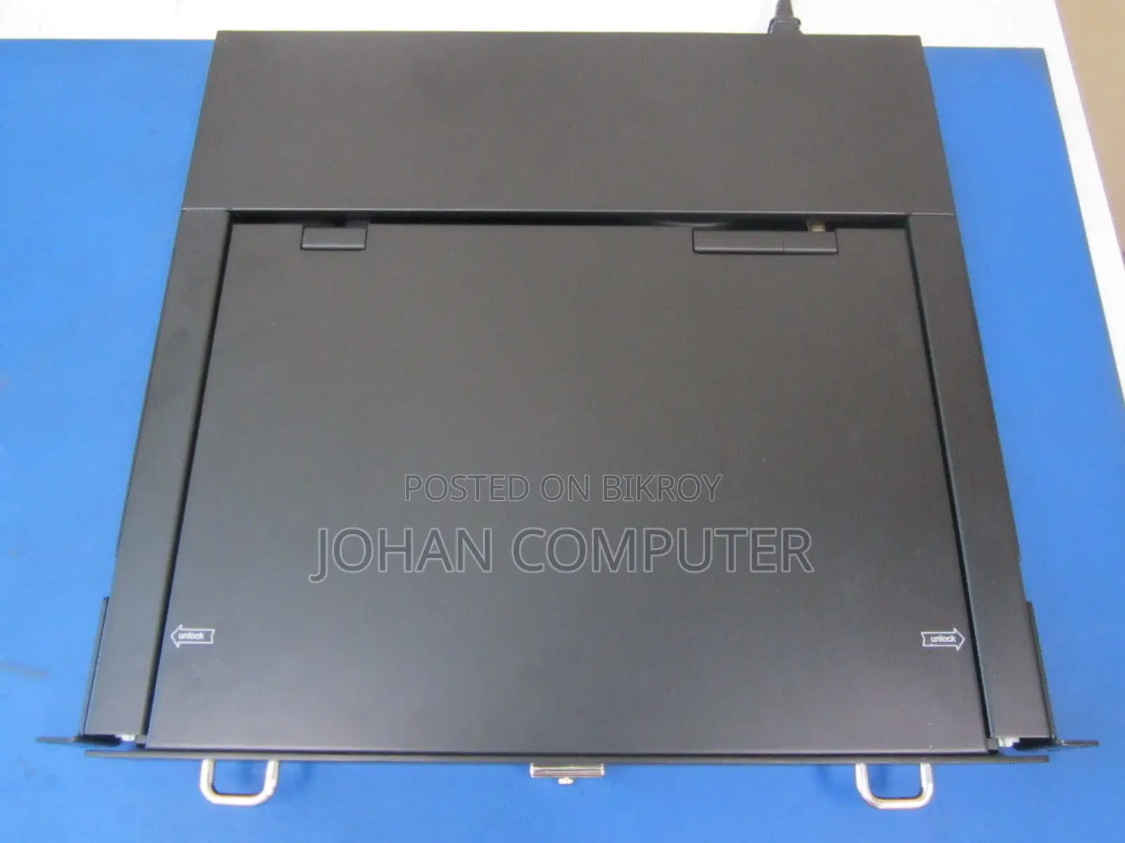 KVM Console 17″ (IBM)