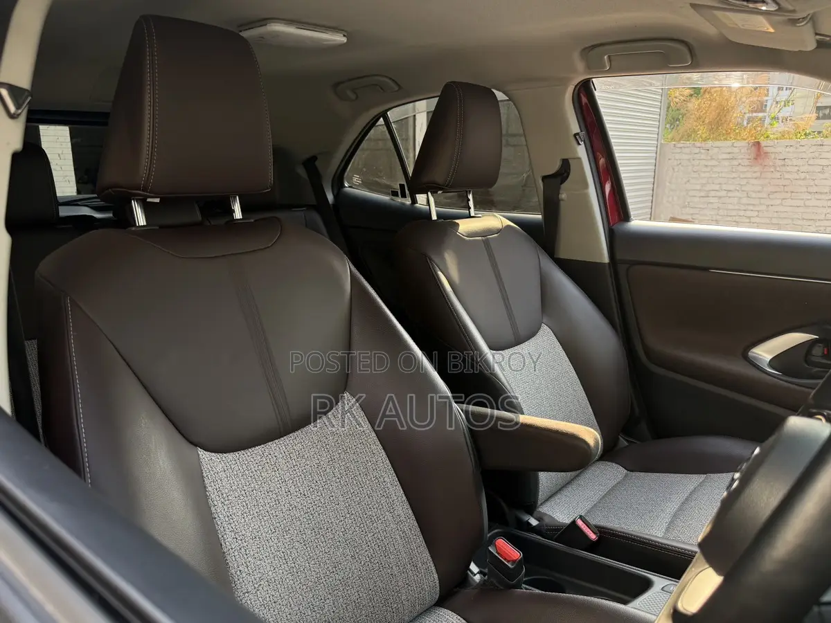 Toyota Yaris Cross 2021 Red