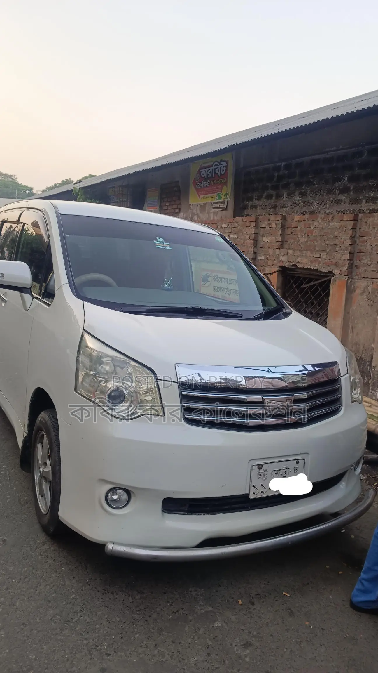Toyota Noah One door power 2010