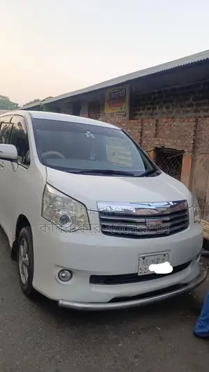 Toyota Noah One door power 2010