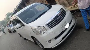 Toyota Noah One door power 2010