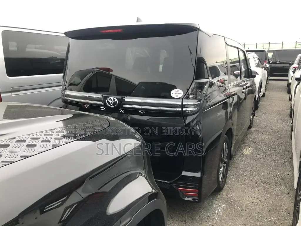 Toyota Voxy SZ NON HYB FULL LOAD 2022