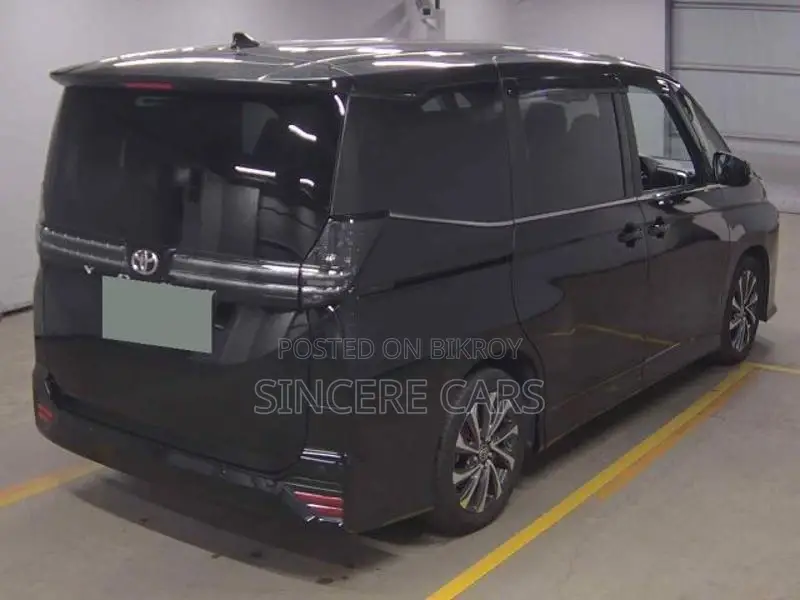Toyota Voxy SZ NON HYB FULL LOAD 2022