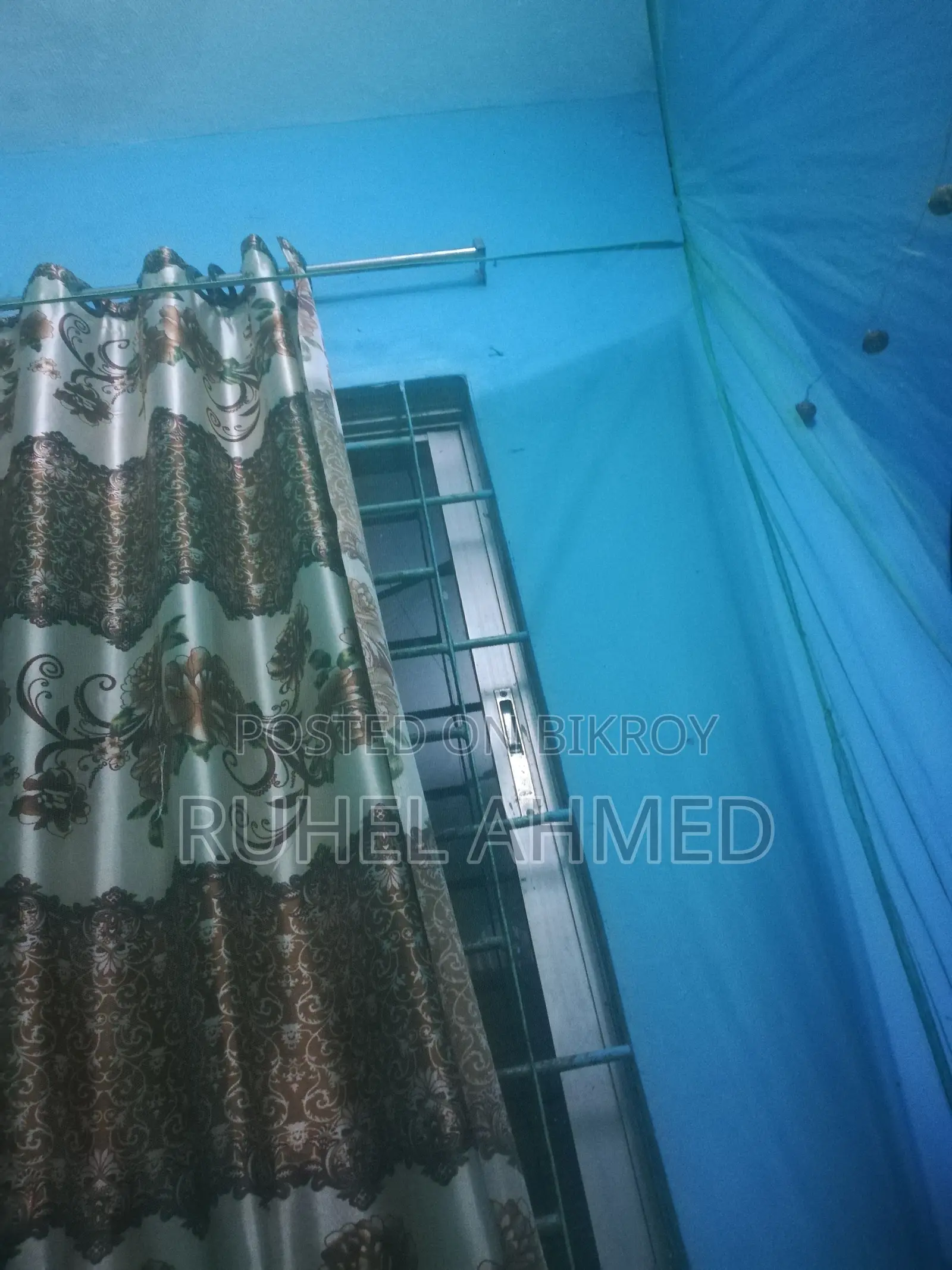 শুধুমাত্র মেয়েদের জন্য ১ রুম ভাড়া দেওয়া হবে।