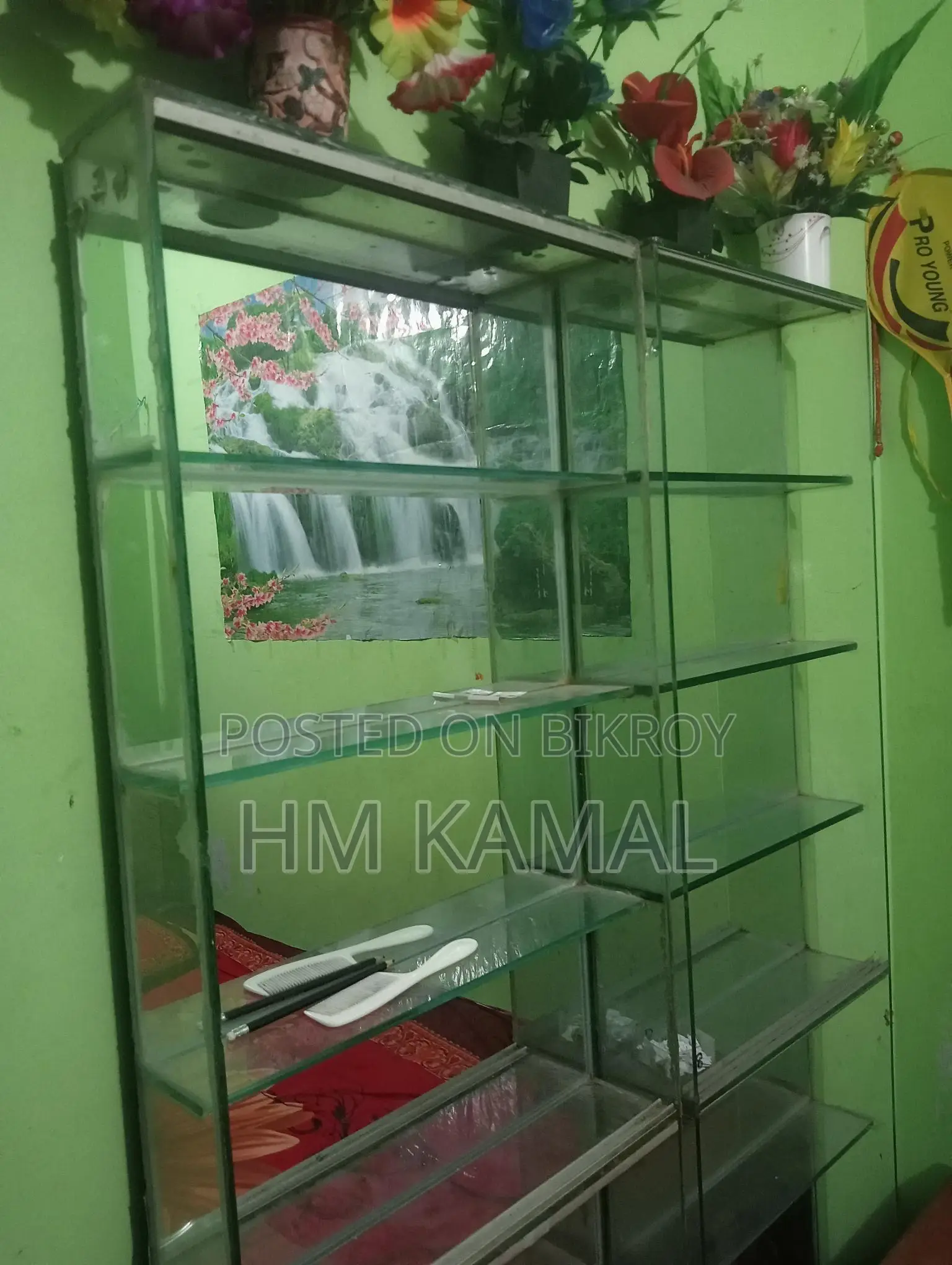 ২ টি ওয়াল গ্লাস শোকেস বিক্রি করা হবে