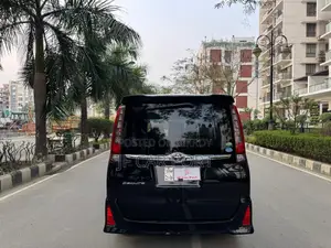 Toyota Noah Esquire GI Sunroof 2015