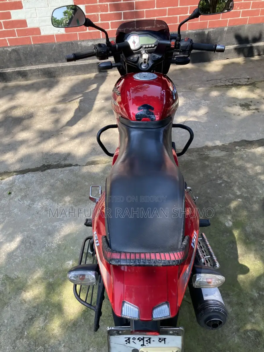 Bajaj Pulsar 150 . 2019