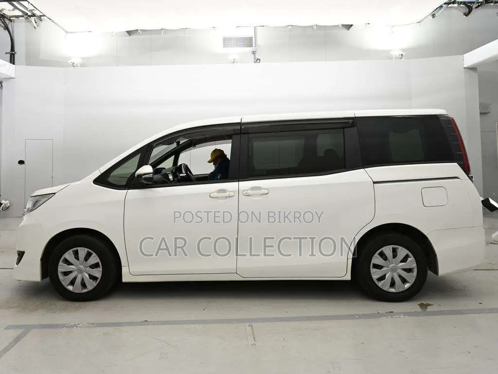 Toyota Noah X Smart Non HV Pearl 2021