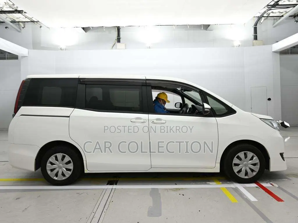 Toyota Noah X Smart Non HV Pearl 2021