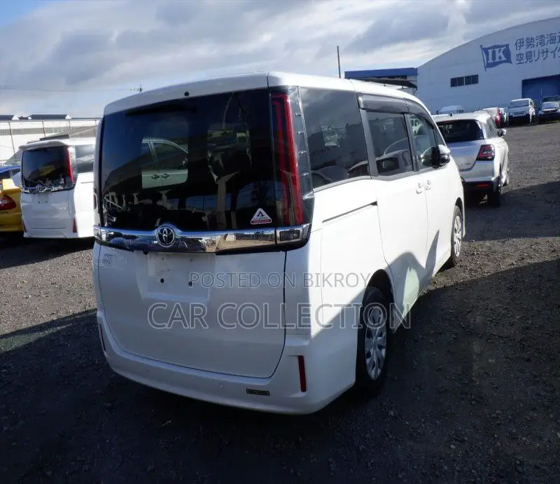 Toyota Noah X Smart Non HV Pearl 2021
