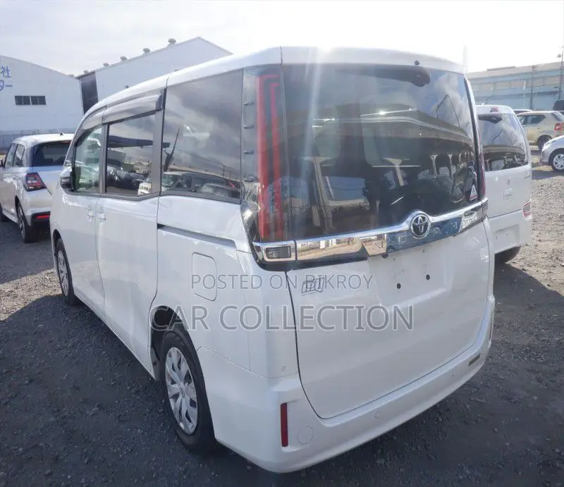 Toyota Noah X Smart Non HV Pearl 2021