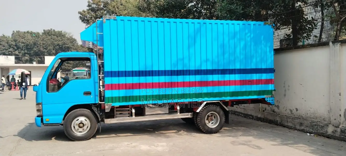 Isuzu NKR . 2017