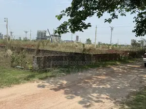 M Block 4 K South Almost Corner Plot