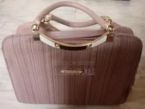 Hand bag