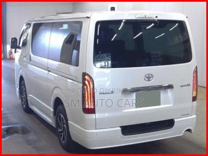 Toyota Hiace Super GL Pearl 2022