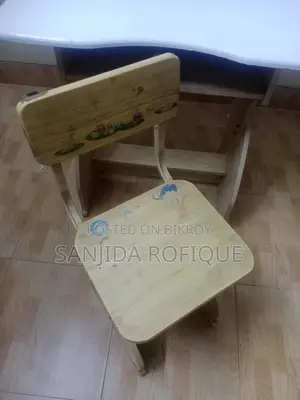 পড়ার টেবিল