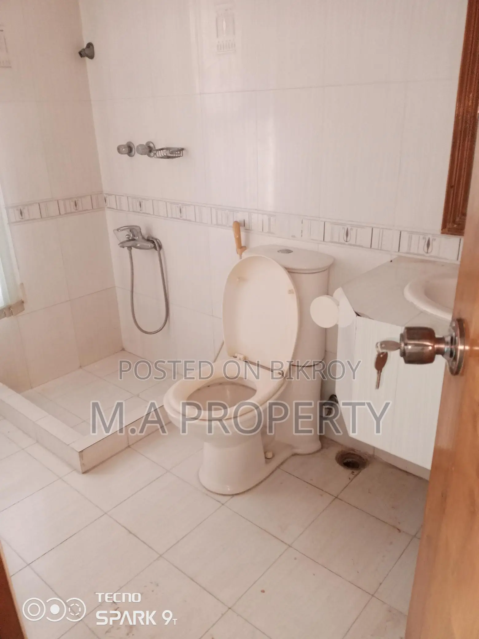 OFFICE APARTMENT 2300 Sft FOR RENT IN GULSHAN 2