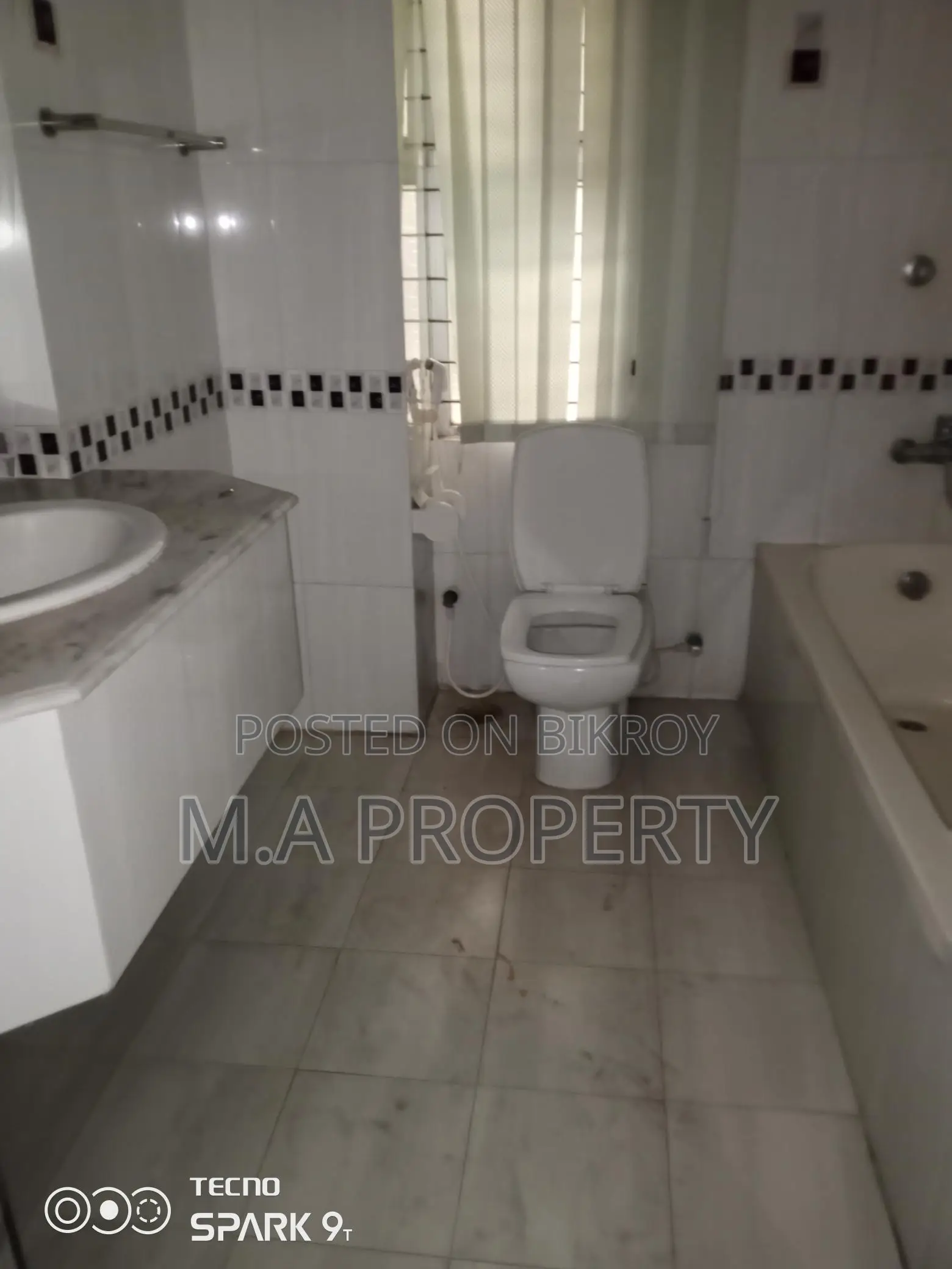 OFFICE APARTMENT 2300 Sft FOR RENT IN GULSHAN 2