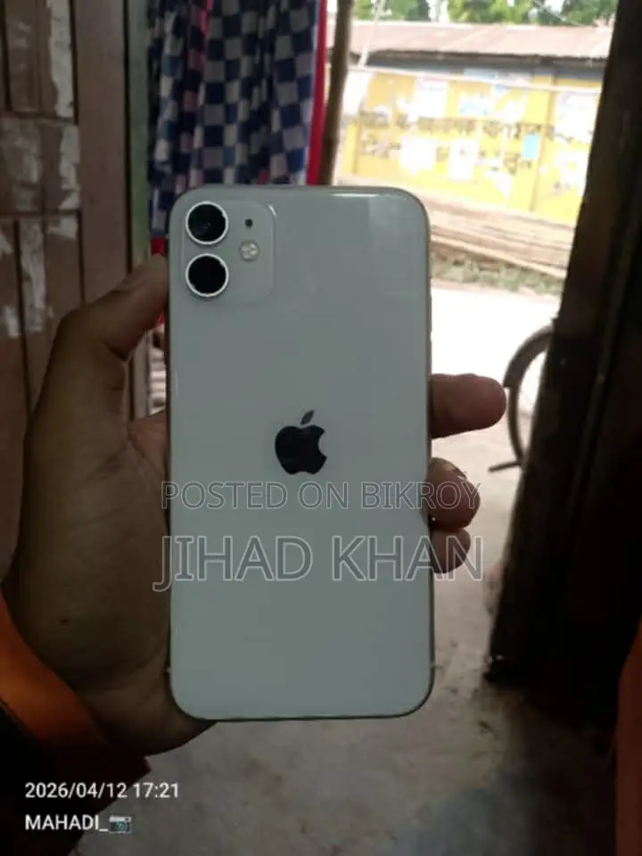 Apple iPhone 11 . (Used)